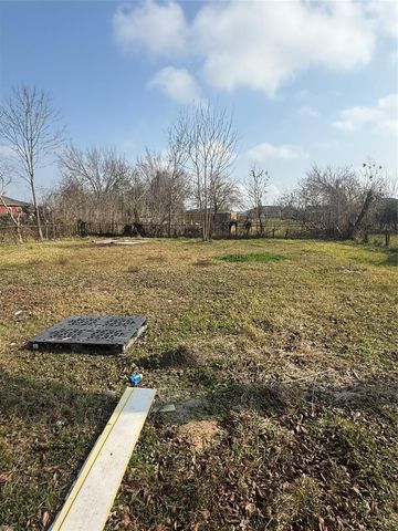 210 S Pecan Drive, Texas City, TX 77591