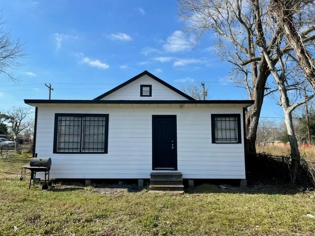 210 S Pecan Drive, Texas City, TX 77591