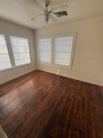 210 S Pecan Drive, Texas City, TX 77591