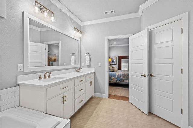 5224 S Brookmere Street, Rogers, AR 72758