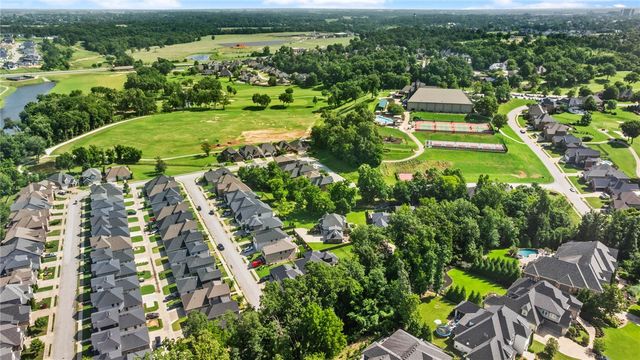 5224 S Brookmere Street, Rogers, AR 72758