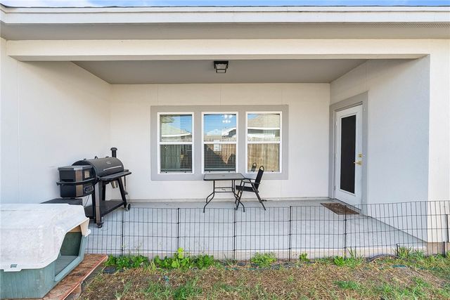 10334 Stone Creek Dr, Corpus Christi, TX 78410