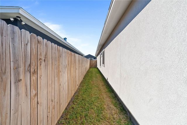 10334 Stone Creek Dr, Corpus Christi, TX 78410