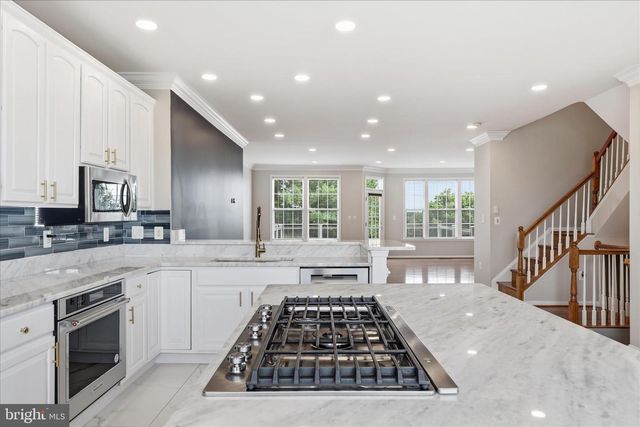 812 SYDNEY TER NE, Leesburg, VA 20176