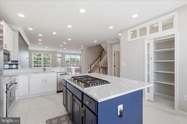 812 SYDNEY TER NE, Leesburg, VA 20176