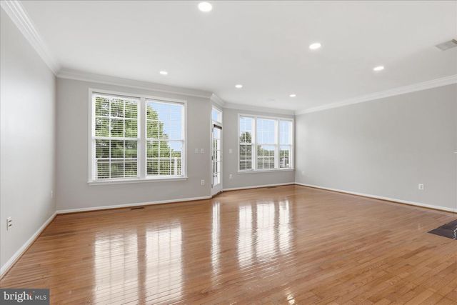 812 SYDNEY TER NE, Leesburg, VA 20176