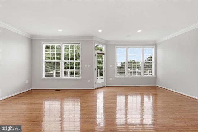 812 SYDNEY TER NE, Leesburg, VA 20176