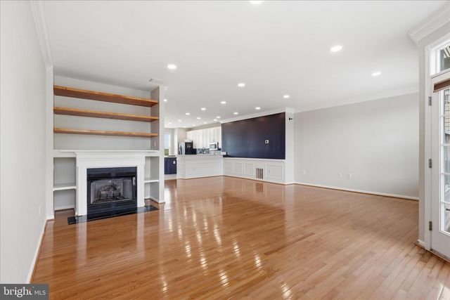 812 SYDNEY TER NE, Leesburg, VA 20176