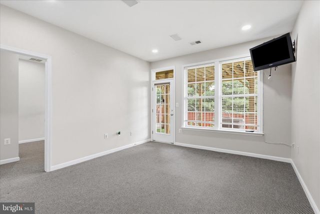 812 SYDNEY TER NE, Leesburg, VA 20176