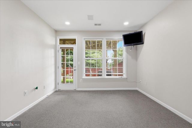 812 SYDNEY TER NE, Leesburg, VA 20176