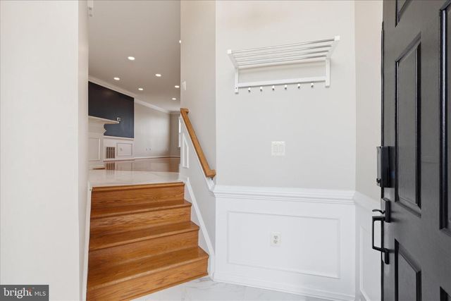 812 SYDNEY TER NE, Leesburg, VA 20176