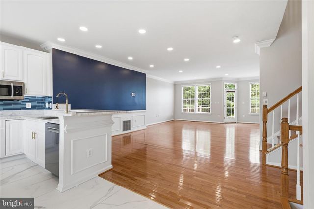 812 SYDNEY TER NE, Leesburg, VA 20176
