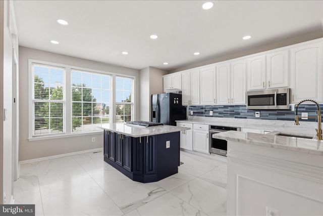 812 SYDNEY TER NE, Leesburg, VA 20176