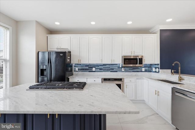 812 SYDNEY TER NE, Leesburg, VA 20176