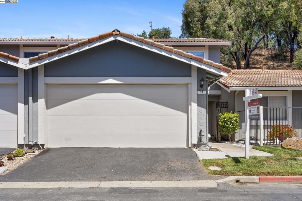 34 Chimney Rock, Oakland, CA 94605