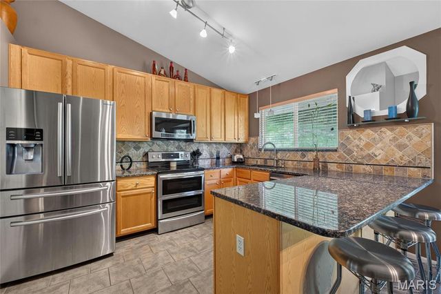 219 Copper Mountain Drive, Fenton, MO 63026