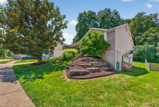 219 Copper Mountain Drive, Fenton, MO 63026