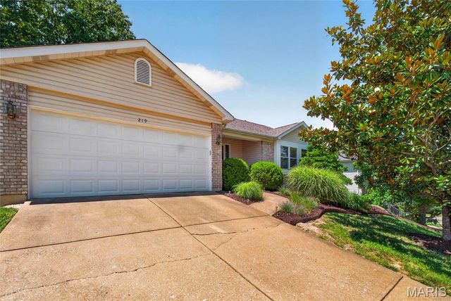 219 Copper Mountain Drive, Fenton, MO 63026