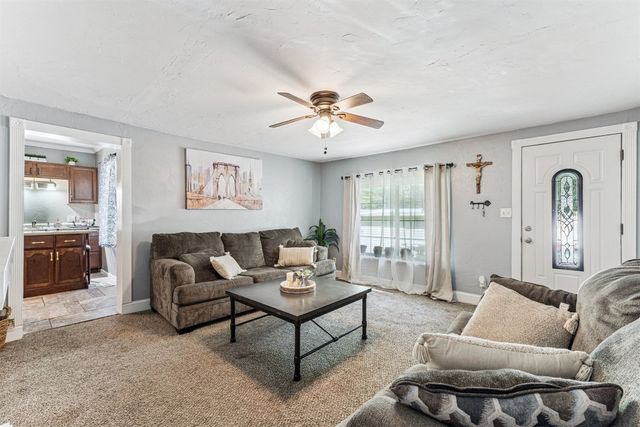 1014 W Logan Avenue, Guthrie, OK 73044