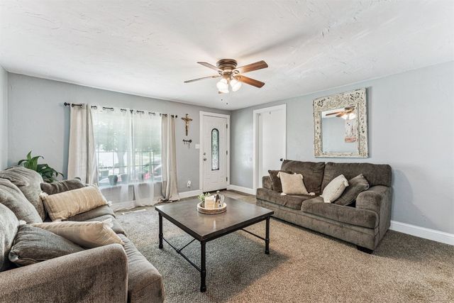 1014 W Logan Avenue, Guthrie, OK 73044