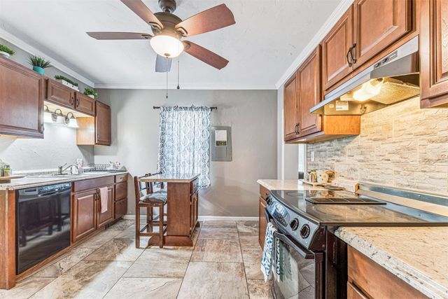 1014 W Logan Avenue, Guthrie, OK 73044