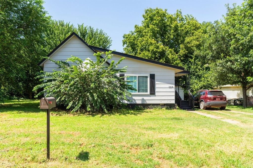 1014 W Logan Avenue, Guthrie, OK 73044