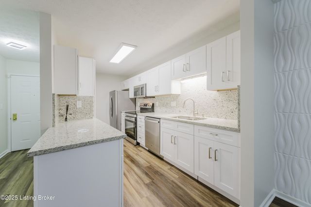 1300 Bee Ln 103, Louisville, KY 40243