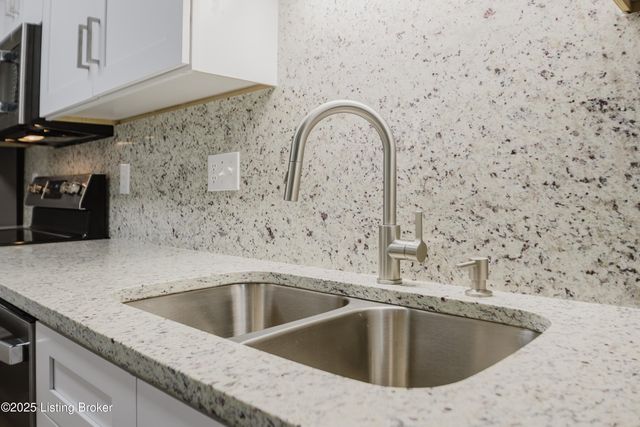 1300 Bee Ln 103, Louisville, KY 40243