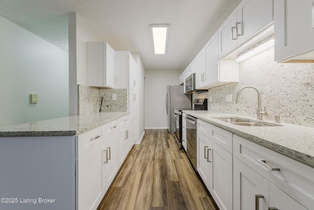 1300 Bee Ln 103, Louisville, KY 40243