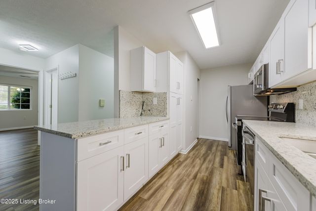 1300 Bee Ln 103, Louisville, KY 40243