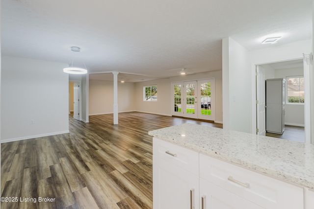 1300 Bee Ln 103, Louisville, KY 40243