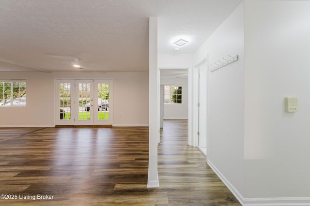 1300 Bee Ln 103, Louisville, KY 40243