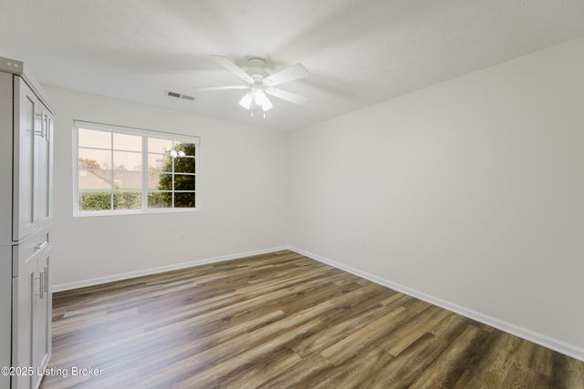 1300 Bee Ln 103, Louisville, KY 40243