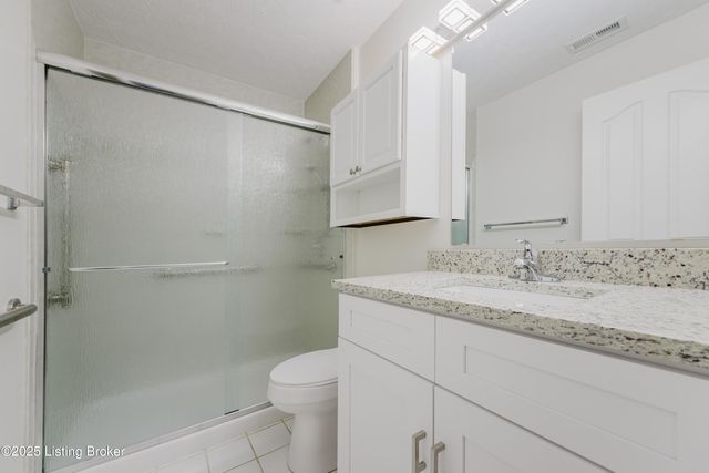 1300 Bee Ln 103, Louisville, KY 40243