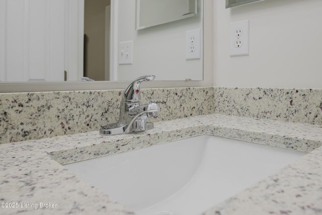 1300 Bee Ln 103, Louisville, KY 40243