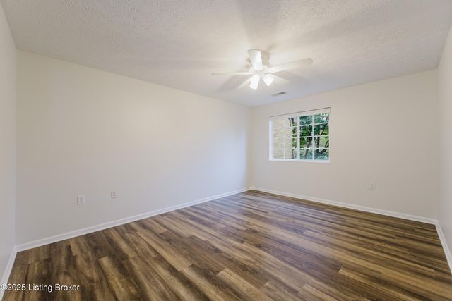 1300 Bee Ln 103, Louisville, KY 40243