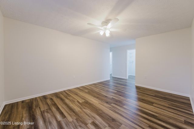 1300 Bee Ln 103, Louisville, KY 40243