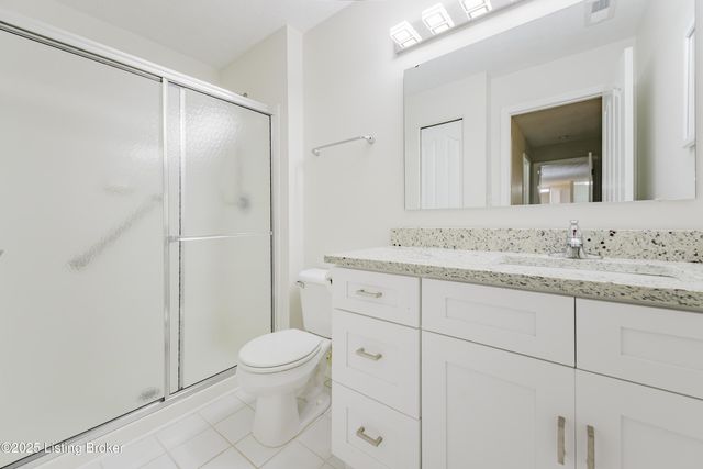 1300 Bee Ln 103, Louisville, KY 40243