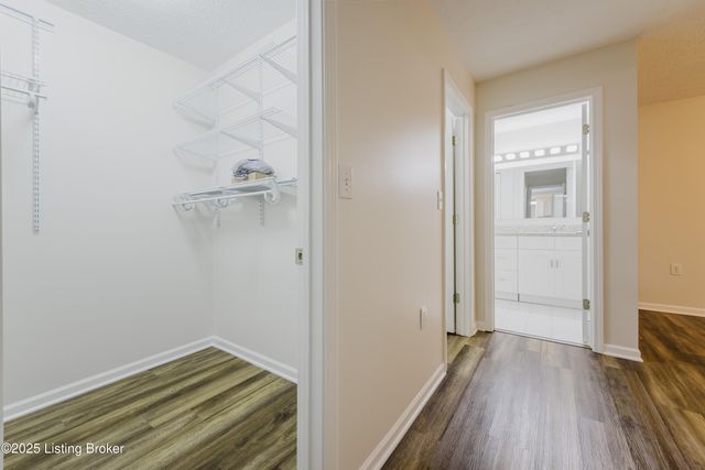 1300 Bee Ln 103, Louisville, KY 40243