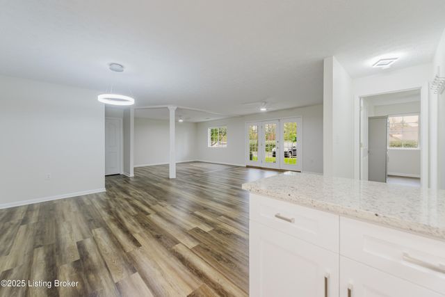 1300 Bee Ln 103, Louisville, KY 40243