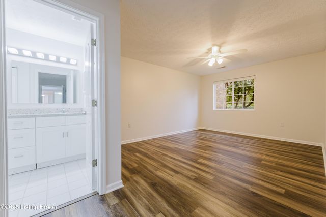 1300 Bee Ln 103, Louisville, KY 40243