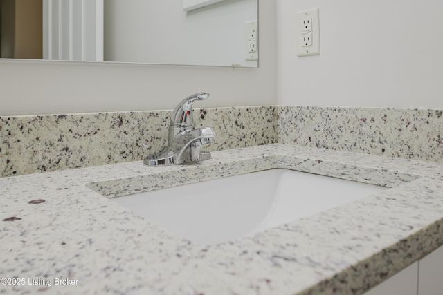 1300 Bee Ln 103, Louisville, KY 40243