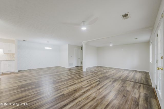 1300 Bee Ln 103, Louisville, KY 40243