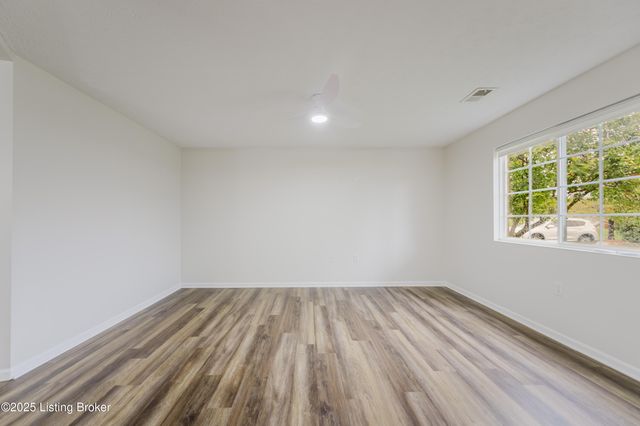 1300 Bee Ln 103, Louisville, KY 40243