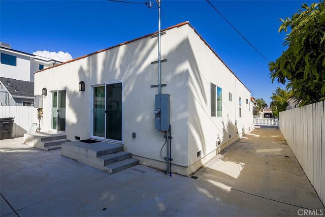 2131 2133 S Cloverdale, Los Angeles, CA 90016