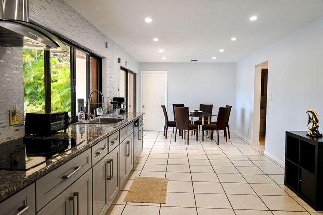 1104 WASHINGTON Street, Hollywood, FL 33019