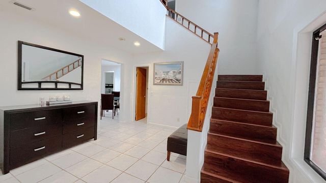 1104 WASHINGTON Street, Hollywood, FL 33019