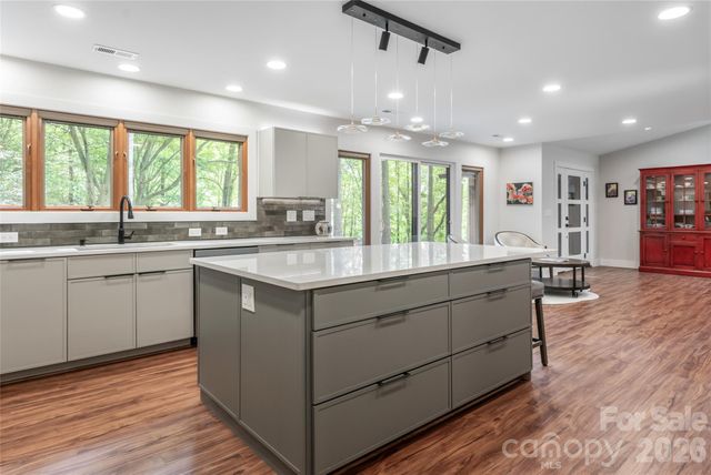 144 Sondley Parkway, Asheville, NC 28805