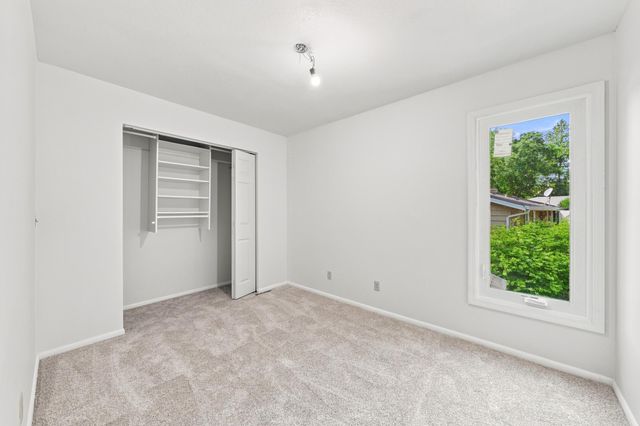 8687 Ridgewind Road, Eden Prairie, MN 55344