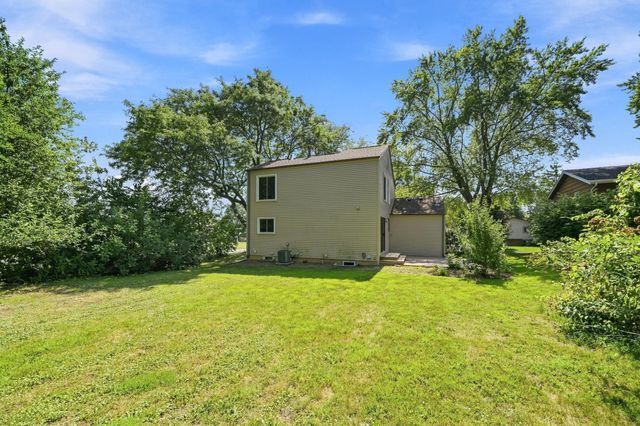 8687 Ridgewind Road, Eden Prairie, MN 55344